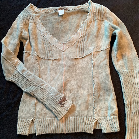 Parasuco Tops - ▪️Parasuco▪️Distressed V-Neck Sweater Parasuco Tops - ▪️Parasuco▪️Distressed V-Neck Sweater
